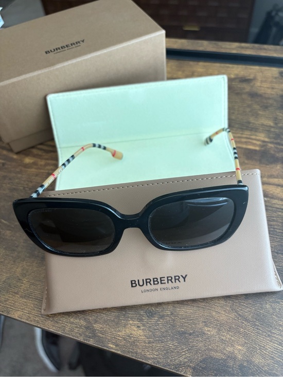 Burberry Black Women\'s Oversized Square Sunglasses main image 4